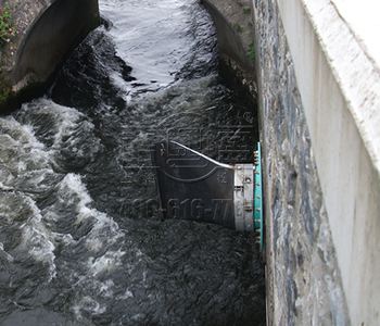 法蘭式鴨嘴閥在環保給水管材工程中的應用